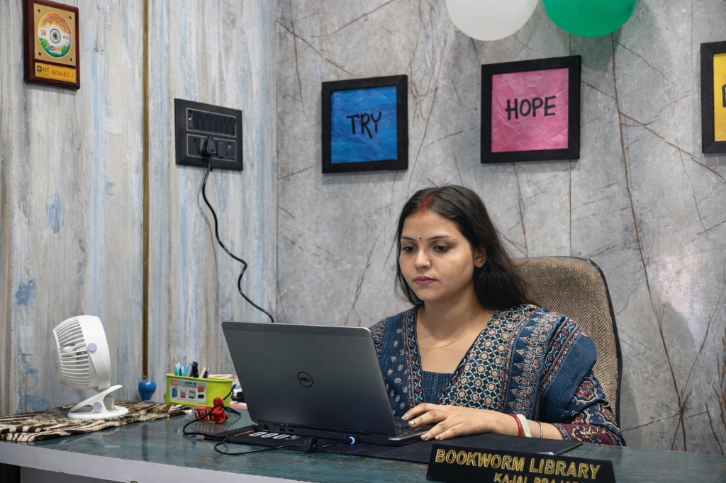 Reception & Admin Desk